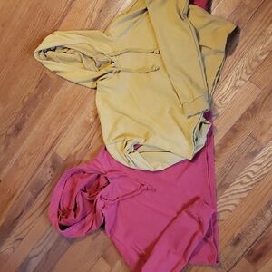 BRAND NEW WITHOUT TAGS, 2 CROPPED HOODIES, SIZE MED